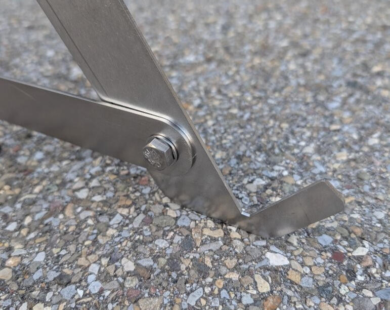 sechste und siebte Schraube setzen